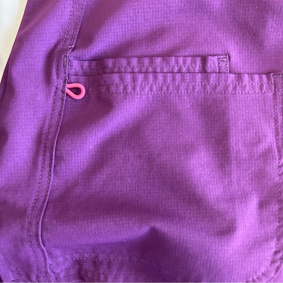 Heart soul scrub top and jogger set PETITE - Picture 2 of 7